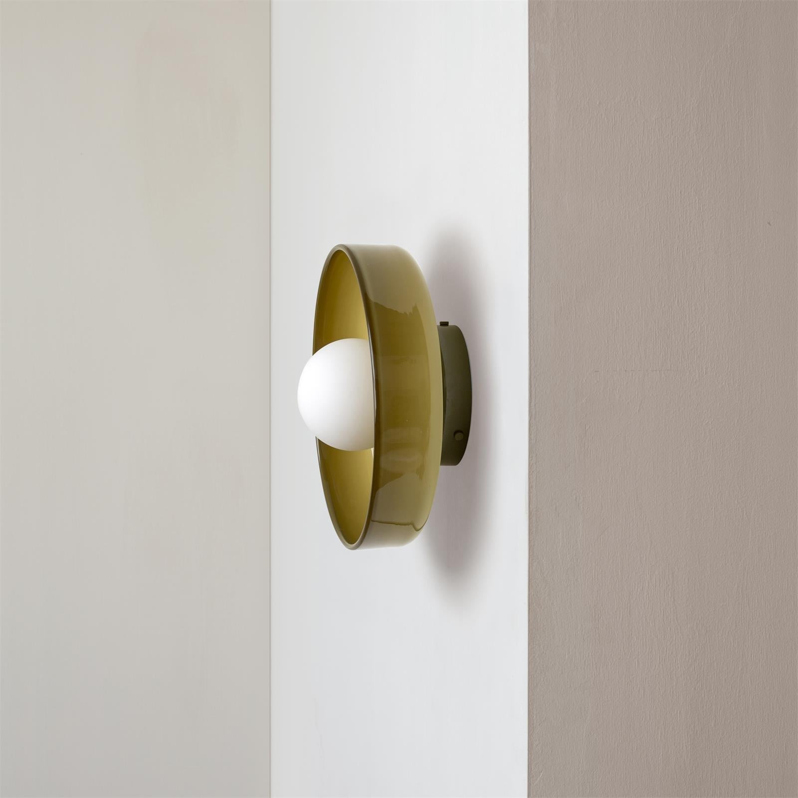 Modern Round LED Ceiling Light – Sleek Minimalist Design, Dimmable Indoor Lighting for Living Room, Bedroom, or Kitchen
