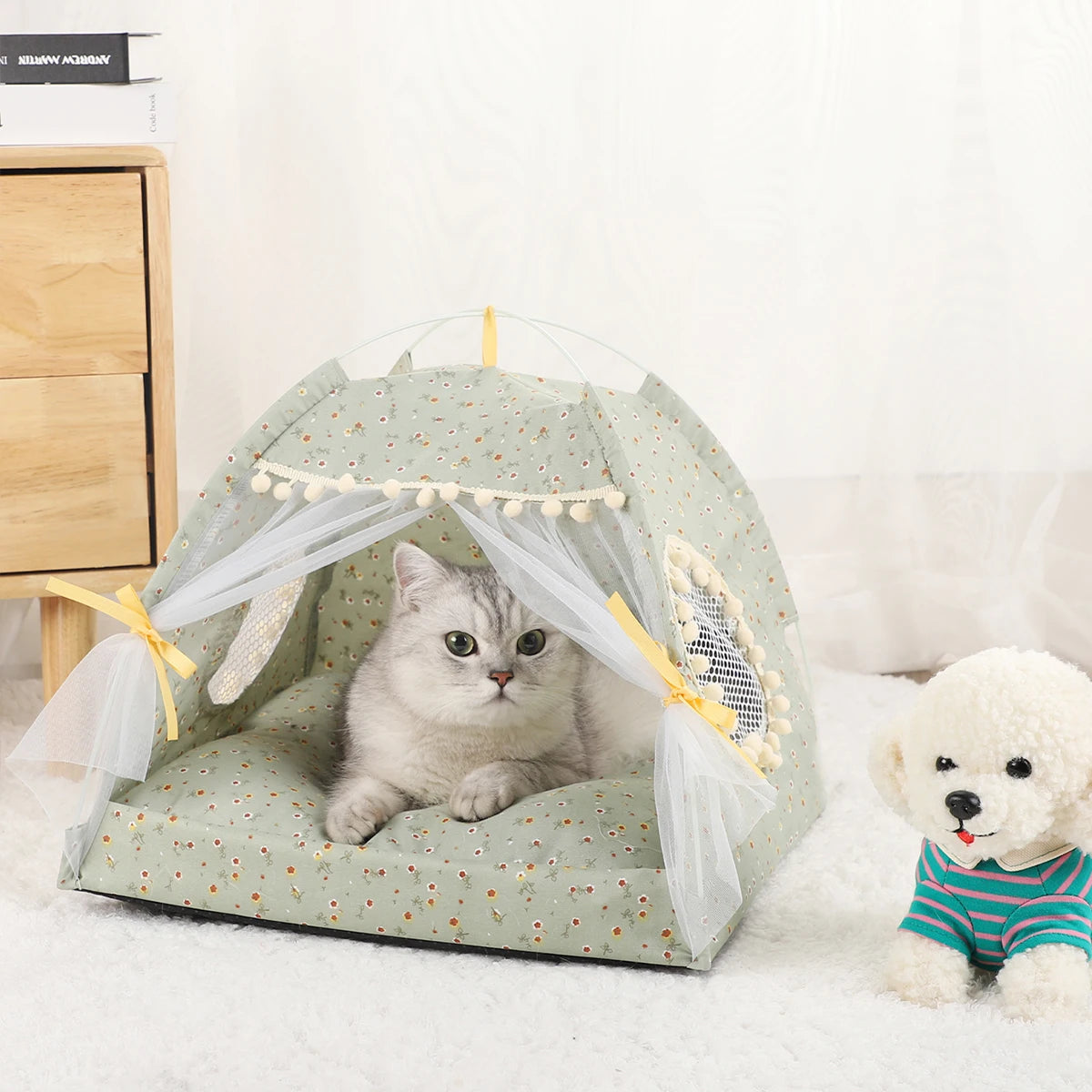 Cat Tent Bed - Warm & Comfortable Winter Shelter for Cats, Easy Entry Design, Durable & Portable