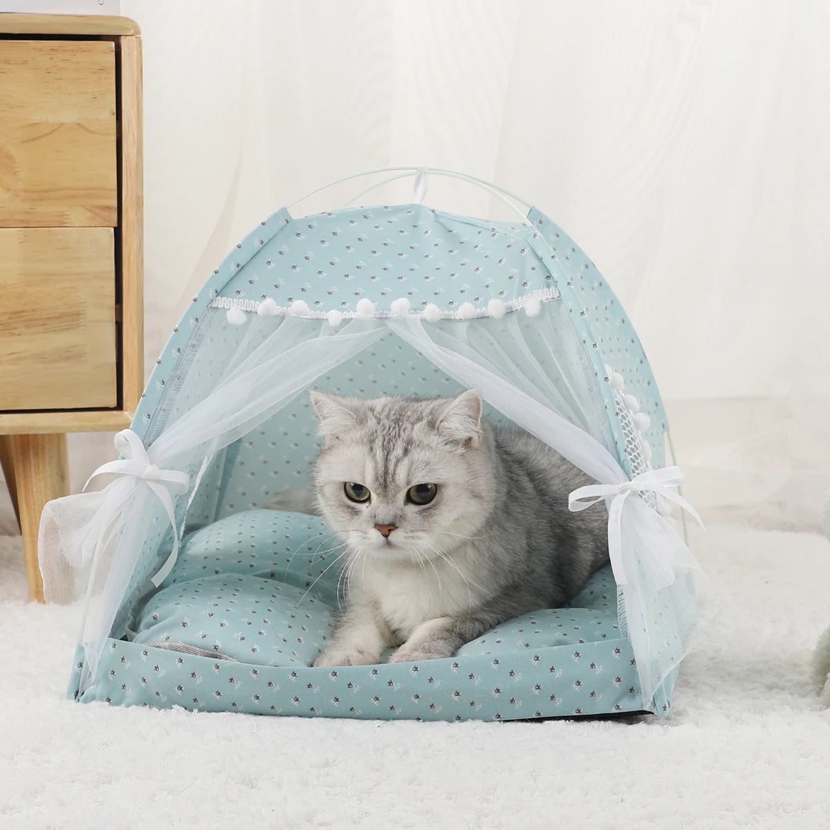 Cat Tent Bed - Warm & Comfortable Winter Shelter for Cats, Easy Entry Design, Durable & Portable