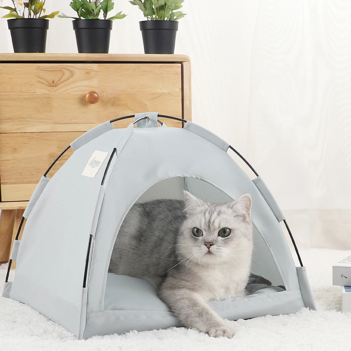 Cat Tent Bed - Warm & Comfortable Winter Shelter for Cats, Easy Entry Design, Durable & Portable