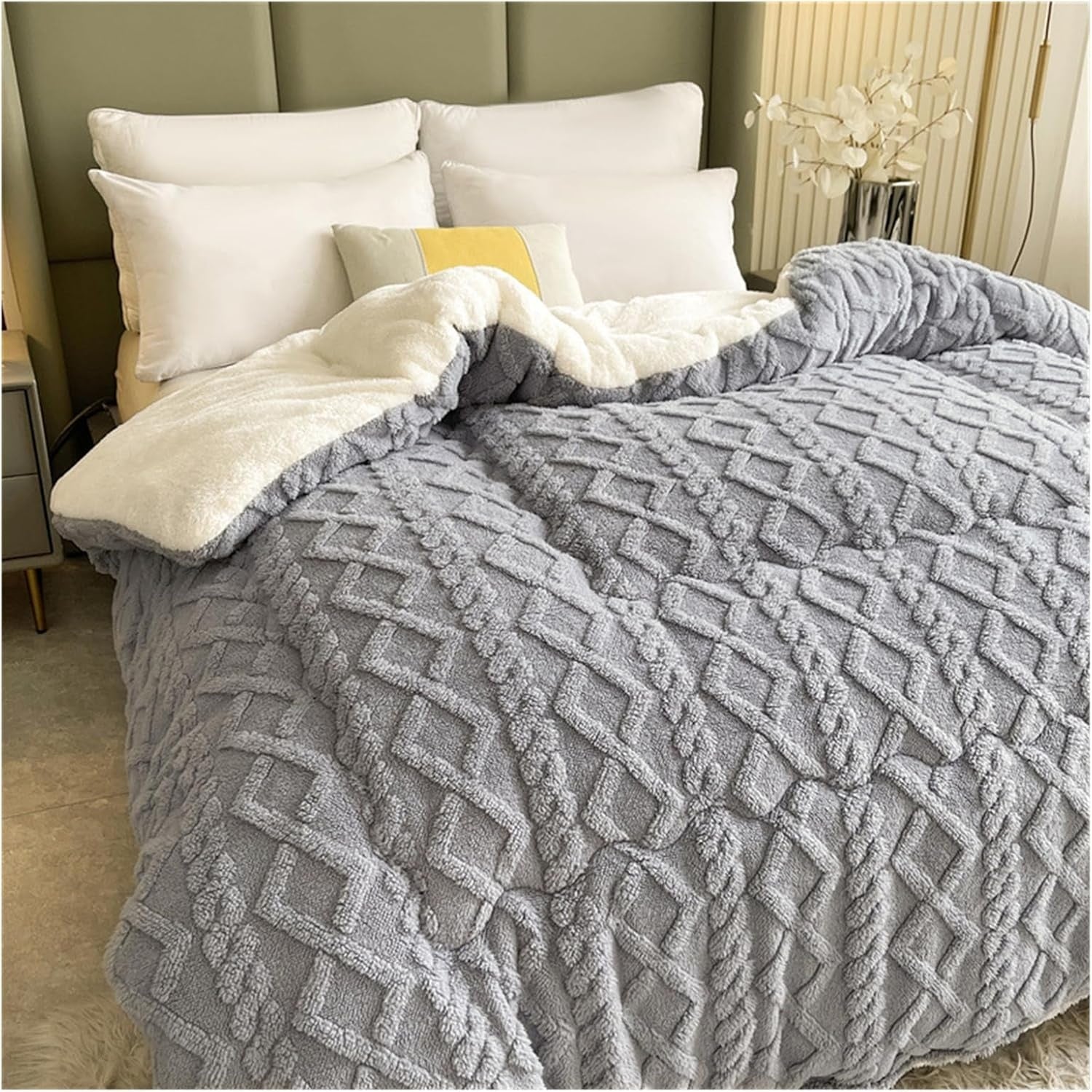 Reversible Sherpa Throw Blanket with Geometric Pattern – Soft and Cozy Winter Comfort, Cloud-Soft Texture, Machine Washable 8