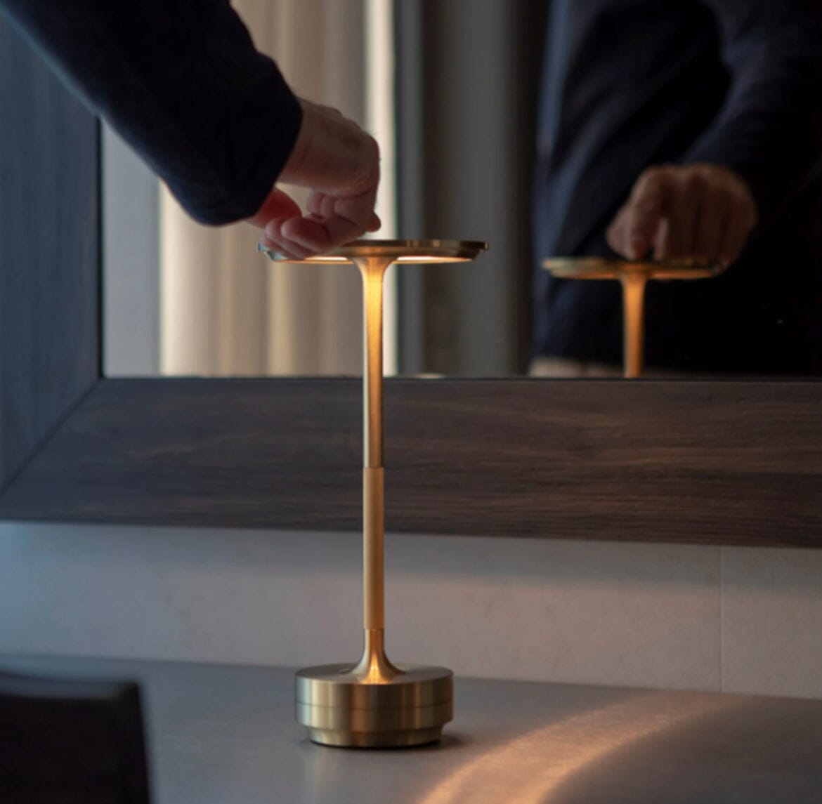 LUMO - Wireless, Dimmable & Portable Retro Table Lamp for Cozy Spaces