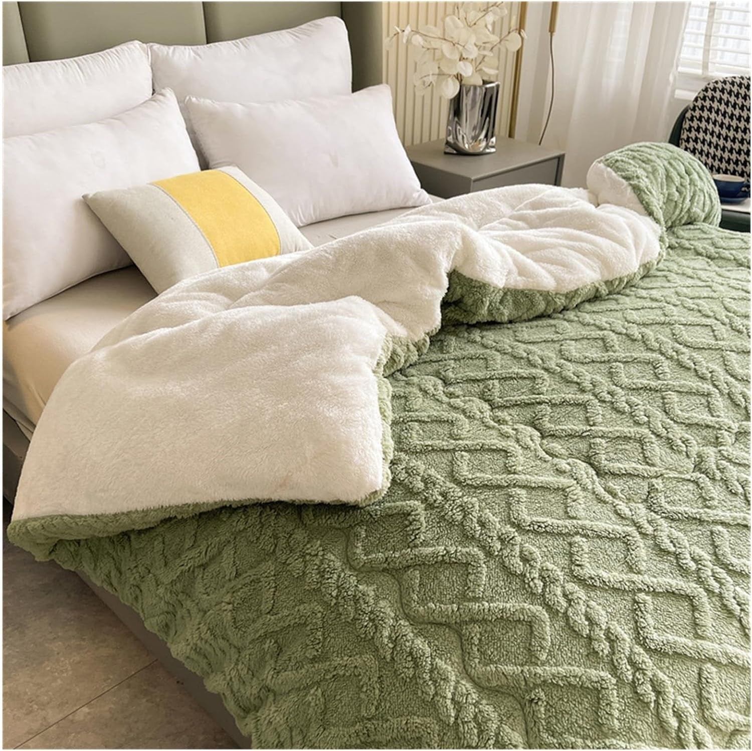Reversible Sherpa Throw Blanket with Geometric Pattern – Soft and Cozy Winter Comfort, Cloud-Soft Texture, Machine Washable 1