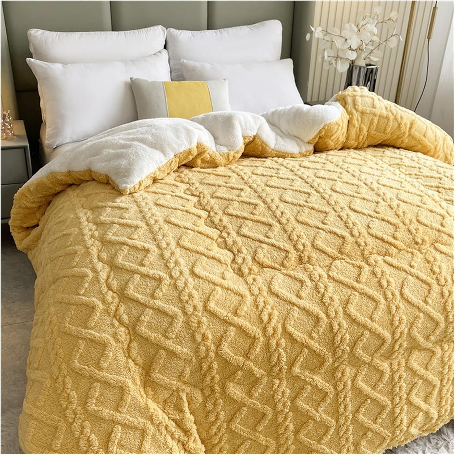 Reversible Sherpa Throw Blanket with Geometric Pattern – Soft and Cozy Winter Comfort, Cloud-Soft Texture, Machine Washable 2