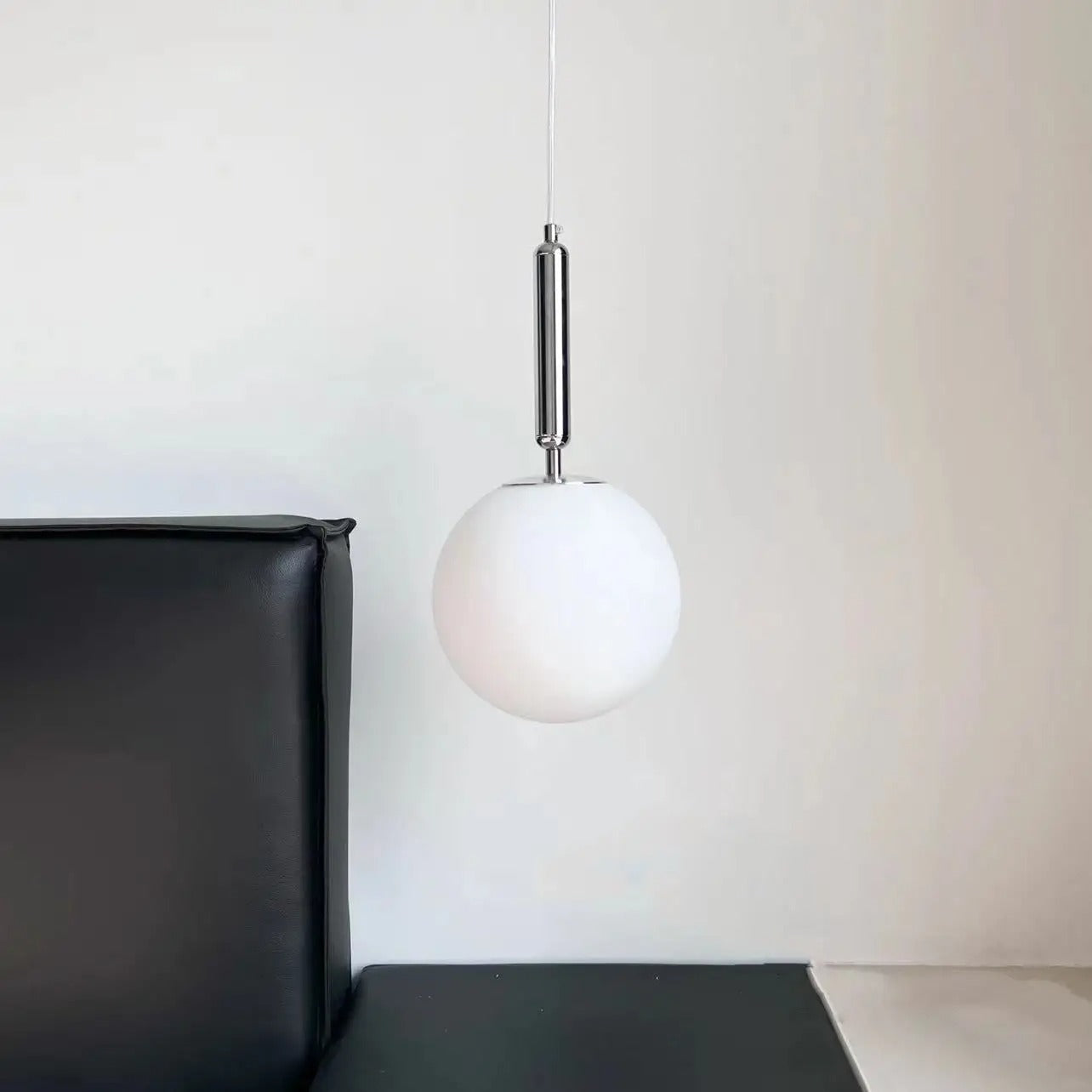 Modern Glass Pendant Lamp with Aluminum Finish – Stylish Kitchen Pendant Lighting for Dining and Living Spaces